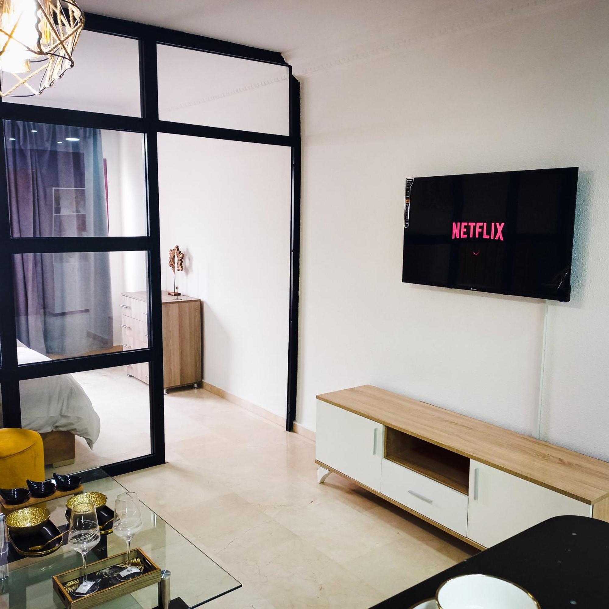 Moderne Appartement Au Plein Centre-Ville En Face Hilton & La Gare De Train Tgv Avec Climatisation Танжер Екстериор снимка