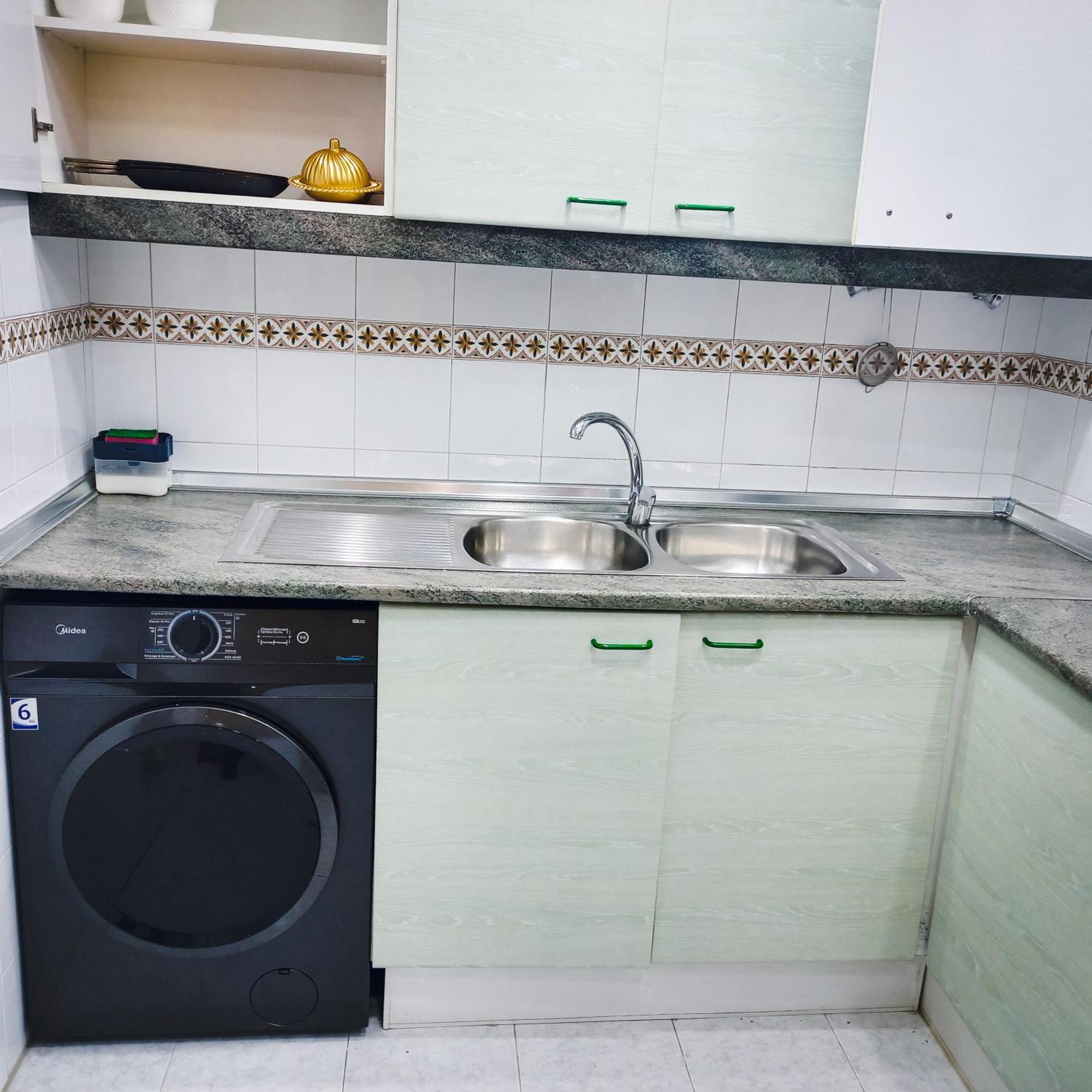 Moderne Appartement Au Plein Centre-Ville En Face Hilton & La Gare De Train Tgv Avec Climatisation Танжер Екстериор снимка