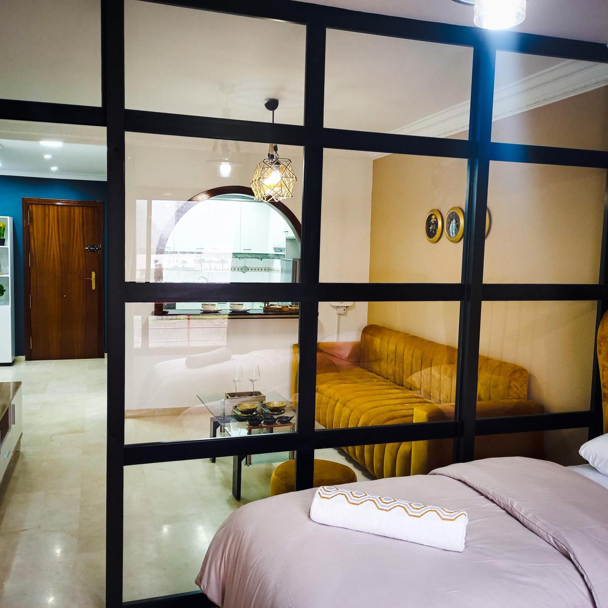 Moderne Appartement Au Plein Centre-Ville En Face Hilton & La Gare De Train Tgv Avec Climatisation Танжер Екстериор снимка